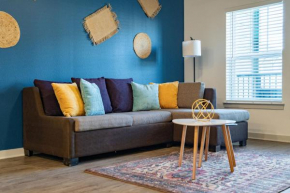 Complete Tranquil Apartment 10 Min to Parks Allows Pets, Resort-Style Amenities
